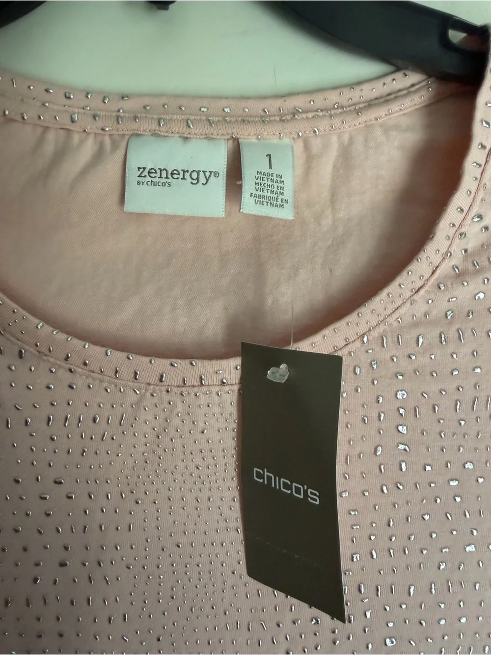 NWT Zenergy by Chicos dew drop pixie pink Studded Detail 3/4 Slv Tee M/8 boho - Picture 6 of 9